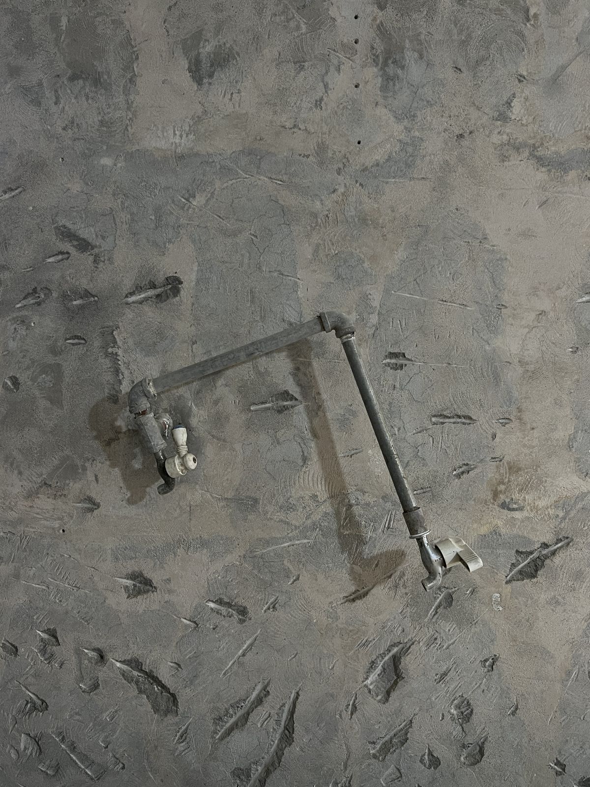 소하우스바 오프닝 — 천장은 열어 두기로 했다.
